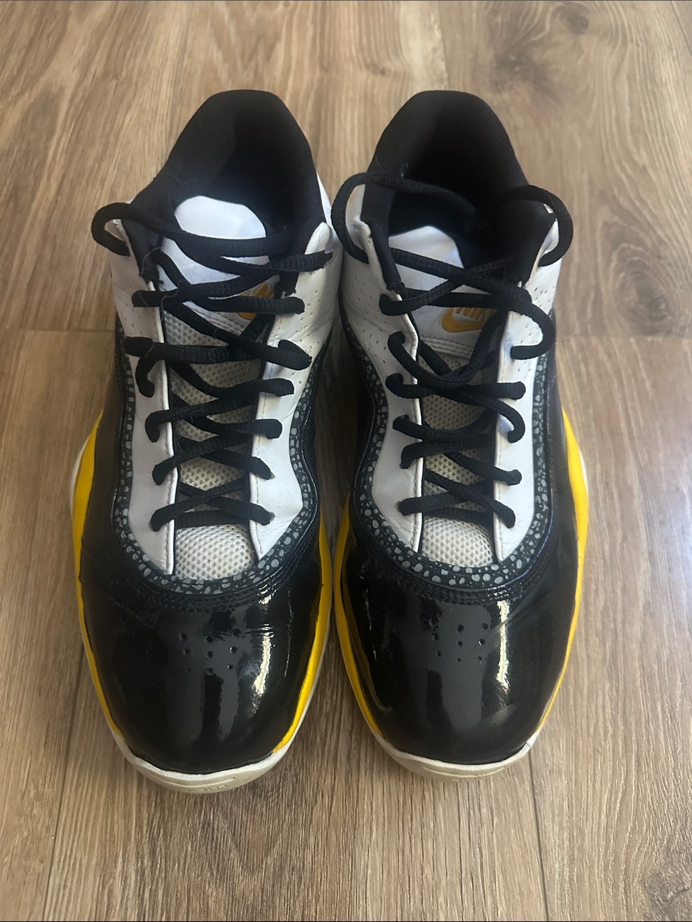 Nike Men’s Black, White & Yellow Low-Top Sneakers